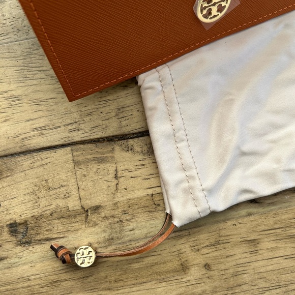 COPY - New Tory Burch Eyeglass Case with Fabric Pouch. - Picture 6 of 10